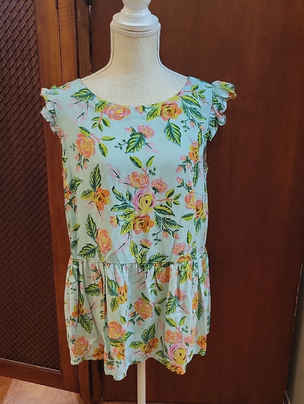 Haley and the Hound | Blue Floral Peplum Top Buttons In Back - Women's Size XL